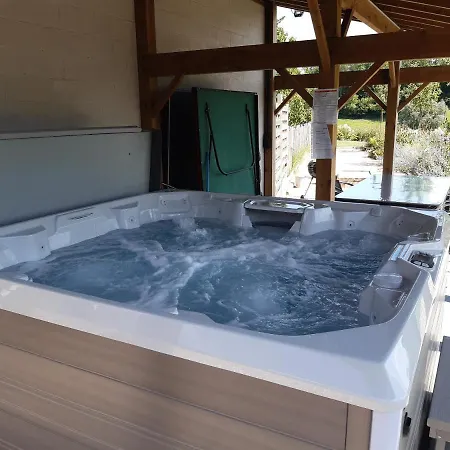Eco-gite Au Natur'ailes Des Collines Semesterbostad